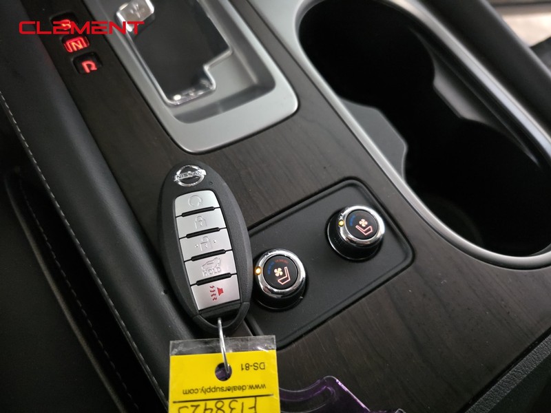 Nissan Murano Vehicle Full-screen Gallery Image 22