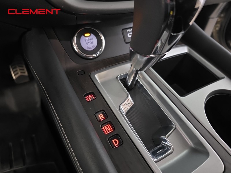 Nissan Murano Vehicle Full-screen Gallery Image 23