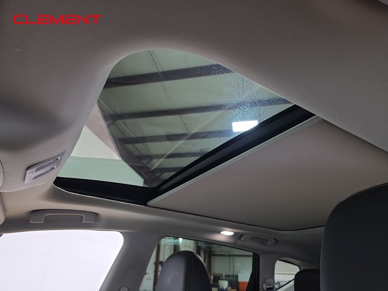 Nissan Murano Vehicle Full-screen Gallery Image 24