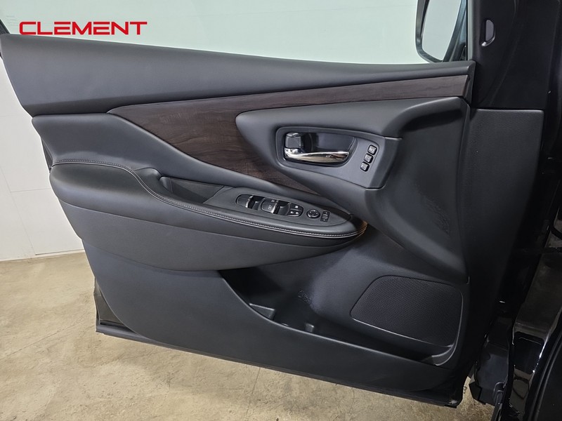 Nissan Murano Vehicle Full-screen Gallery Image 26