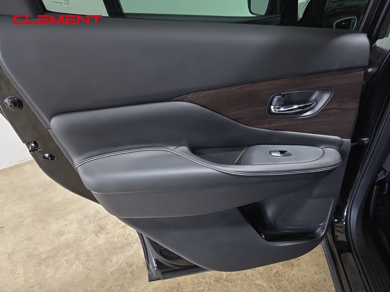 Nissan Murano Vehicle Full-screen Gallery Image 29