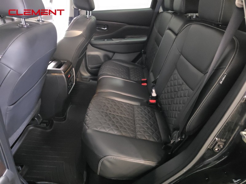 Nissan Murano Vehicle Full-screen Gallery Image 30