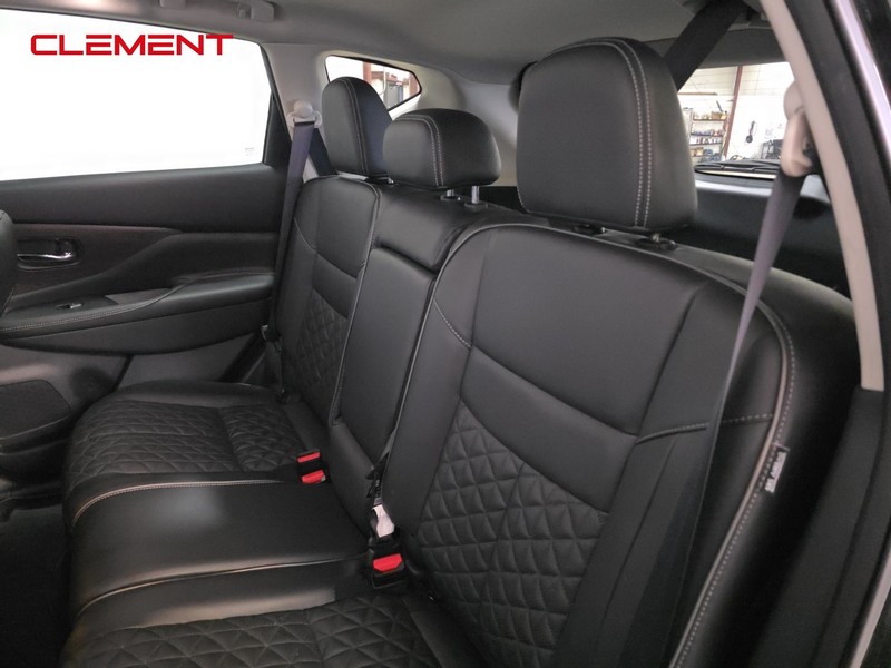 Nissan Murano Vehicle Full-screen Gallery Image 31