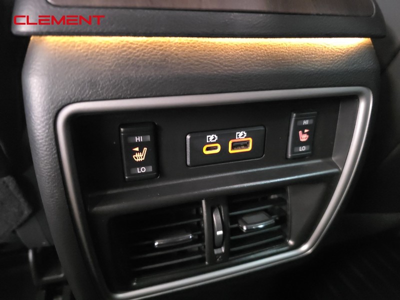 Nissan Murano Vehicle Full-screen Gallery Image 32