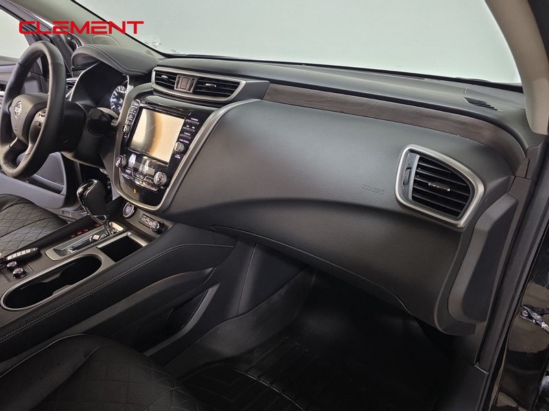 Nissan Murano Vehicle Full-screen Gallery Image 34