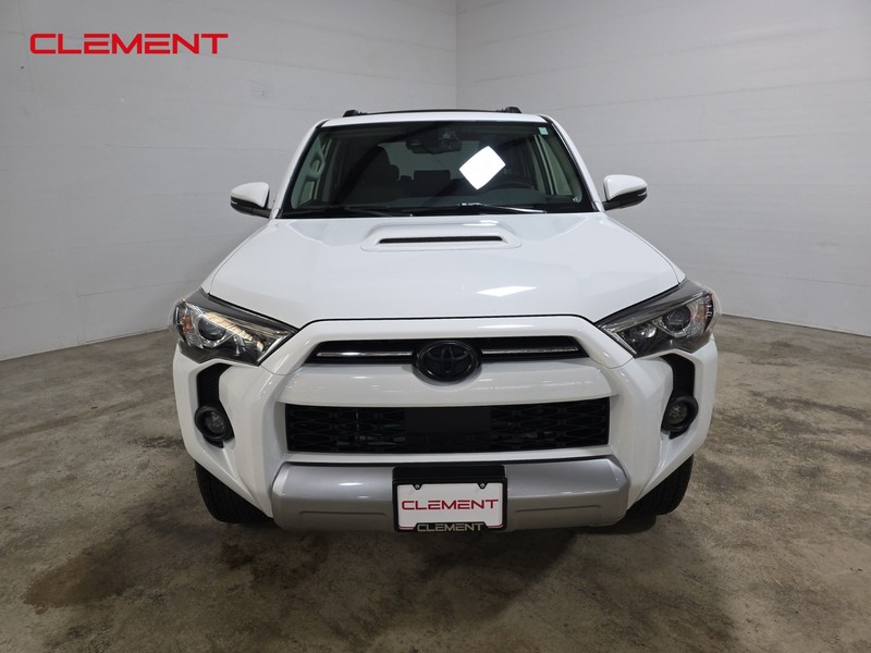 Toyota 4Runner Vehicle Full-screen Gallery Image 2