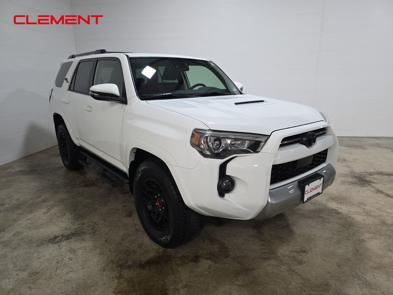 Toyota 4Runner Vehicle Full-screen Gallery Image 3