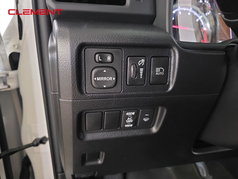 Toyota 4Runner Vehicle Full-screen Gallery Image 10