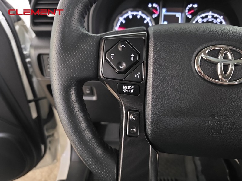 Toyota 4Runner Vehicle Full-screen Gallery Image 12
