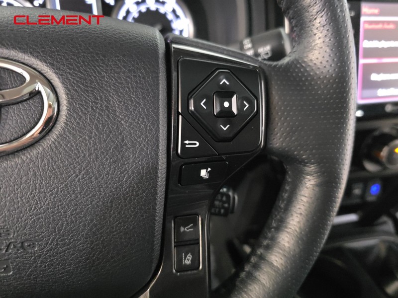 Toyota 4Runner Vehicle Full-screen Gallery Image 13