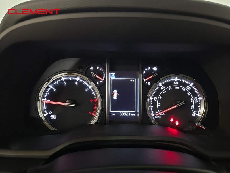 Toyota 4Runner Vehicle Full-screen Gallery Image 16