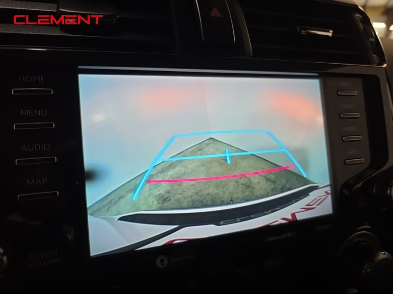 Toyota 4Runner Vehicle Full-screen Gallery Image 18