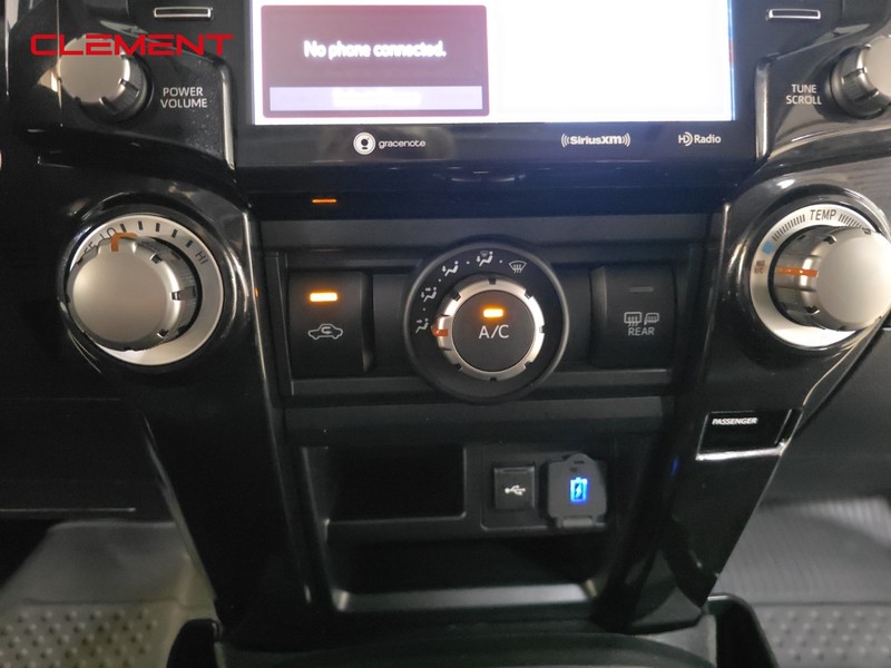 Toyota 4Runner Vehicle Full-screen Gallery Image 19