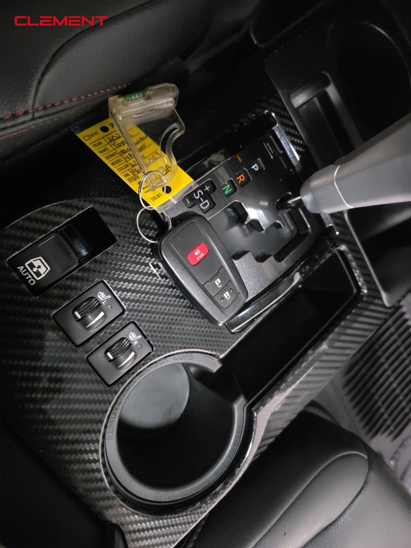 Toyota 4Runner Vehicle Full-screen Gallery Image 20