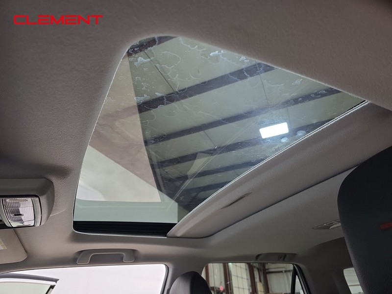 Toyota 4Runner Vehicle Full-screen Gallery Image 21