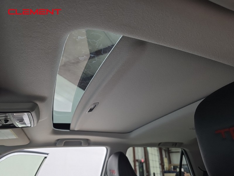 Toyota 4Runner Vehicle Full-screen Gallery Image 22