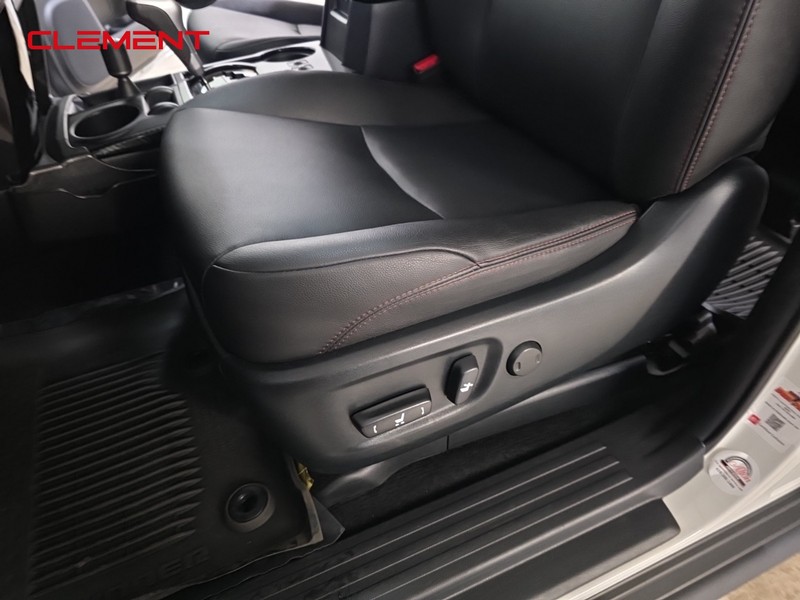 Toyota 4Runner Vehicle Full-screen Gallery Image 25