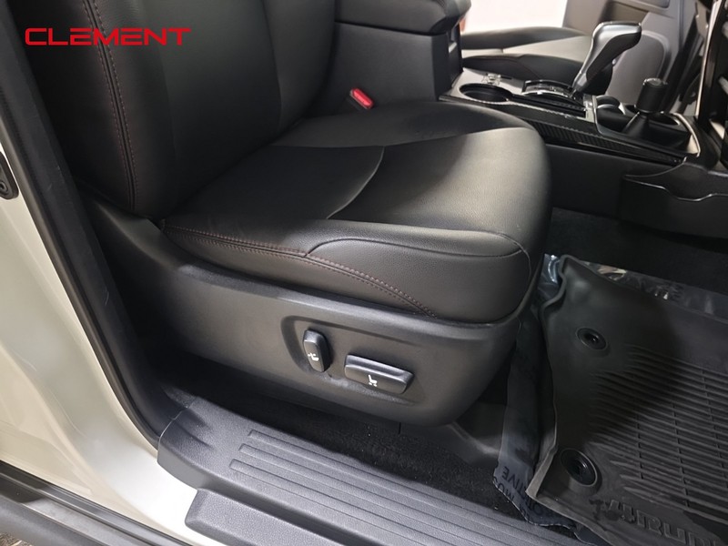 Toyota 4Runner Vehicle Full-screen Gallery Image 30