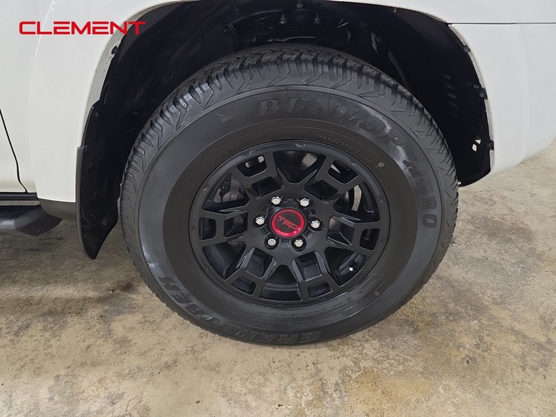 Toyota 4Runner Vehicle Full-screen Gallery Image 33