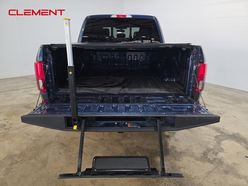 Ford F-150 Vehicle Full-screen Gallery Image 9