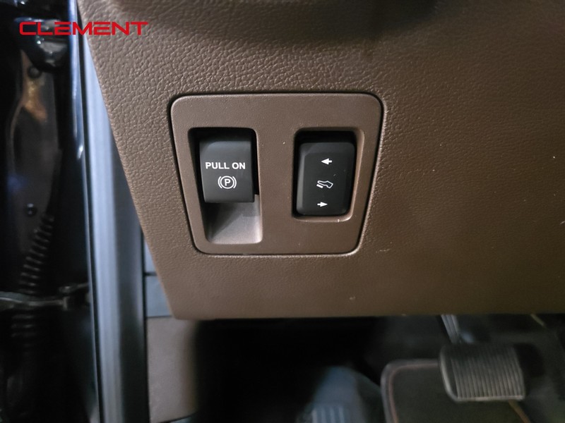 Ford F-150 Vehicle Full-screen Gallery Image 13