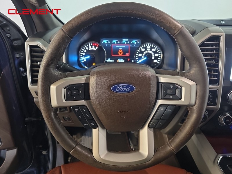 Ford F-150 Vehicle Full-screen Gallery Image 14