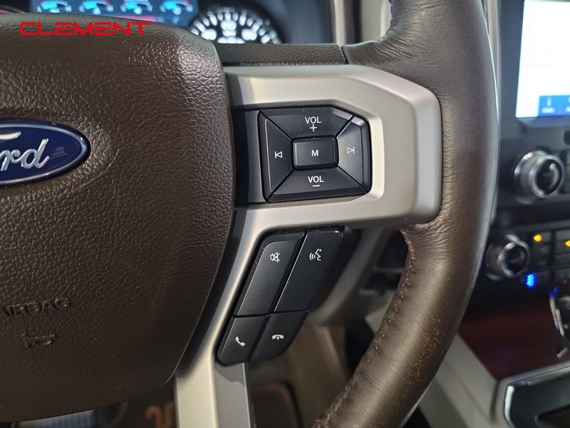 Ford F-150 Vehicle Full-screen Gallery Image 16