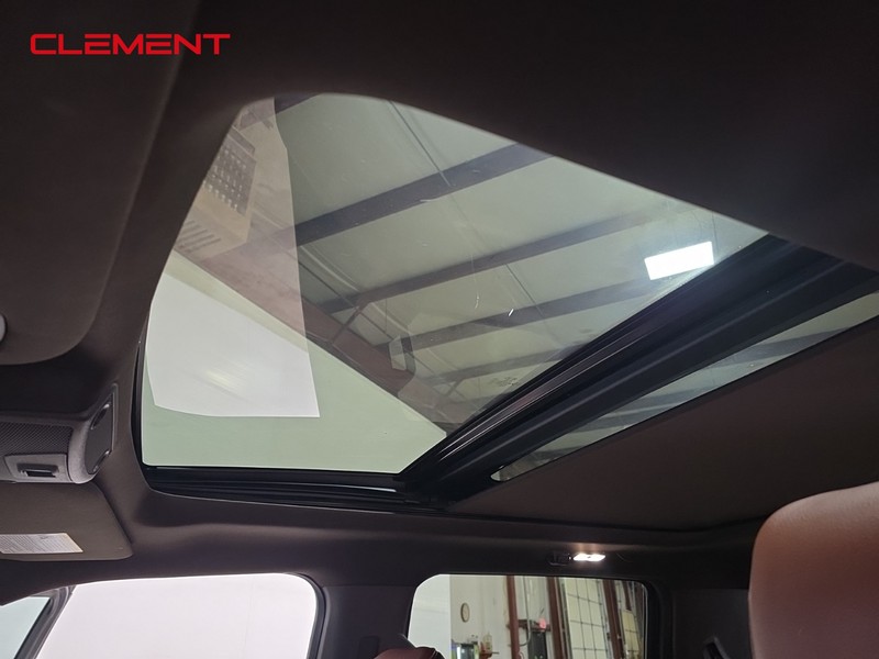 Ford F-150 Vehicle Full-screen Gallery Image 25