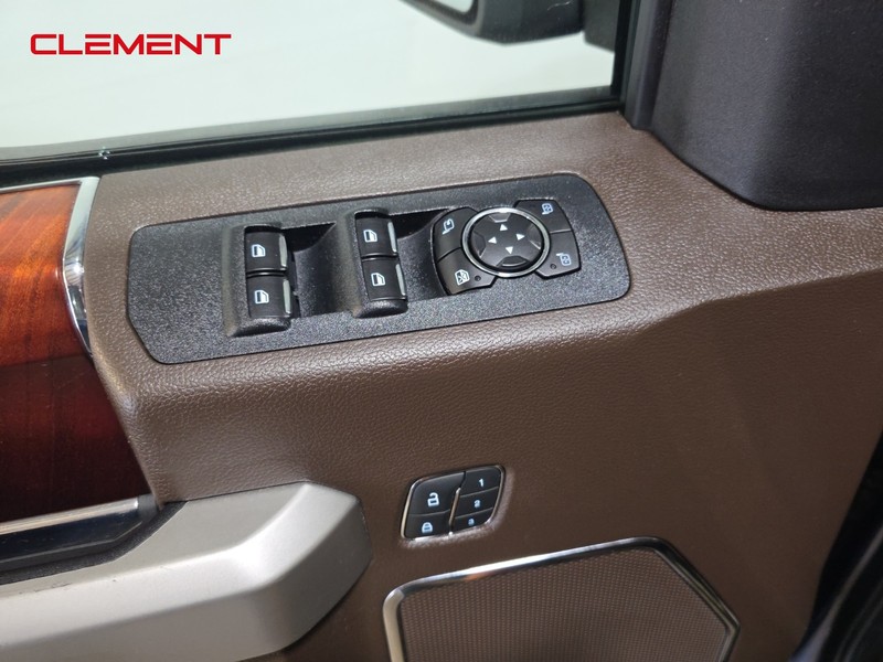 Ford F-150 Vehicle Full-screen Gallery Image 26