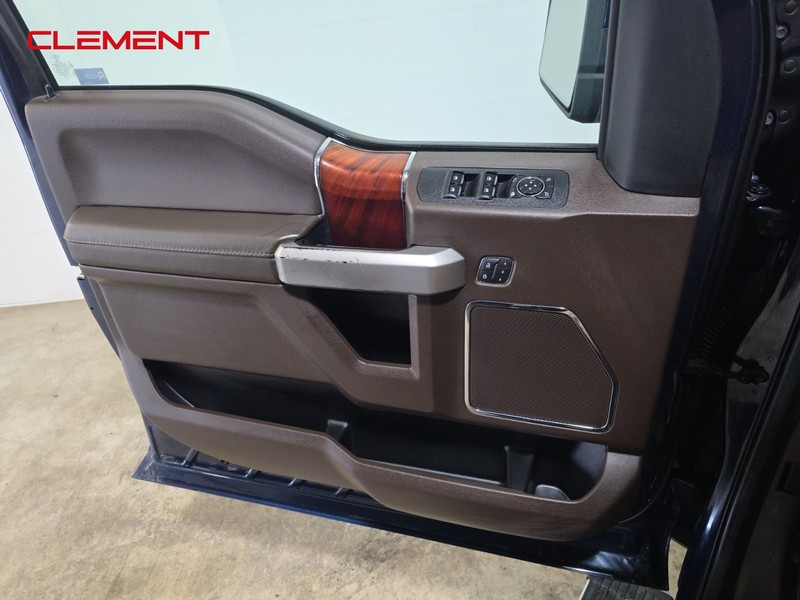 Ford F-150 Vehicle Full-screen Gallery Image 27