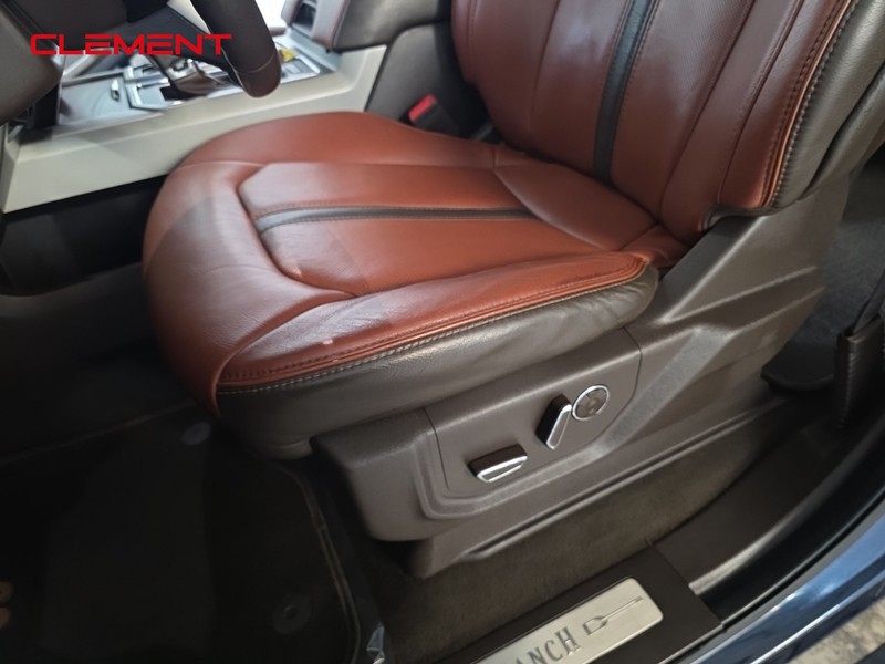 Ford F-150 Vehicle Full-screen Gallery Image 28