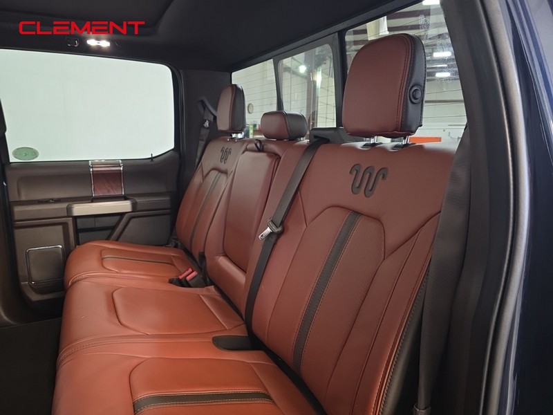 Ford F-150 Vehicle Full-screen Gallery Image 32