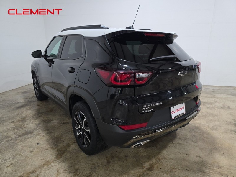 Chevrolet Trailblazer Vehicle Full-screen Gallery Image 8