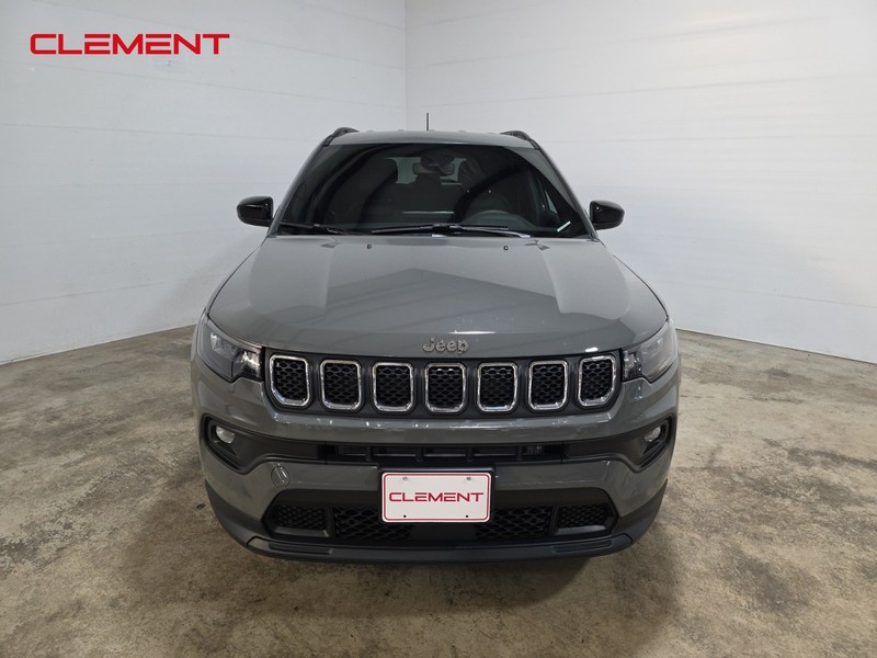 Jeep Compass Vehicle Full-screen Gallery Image 2