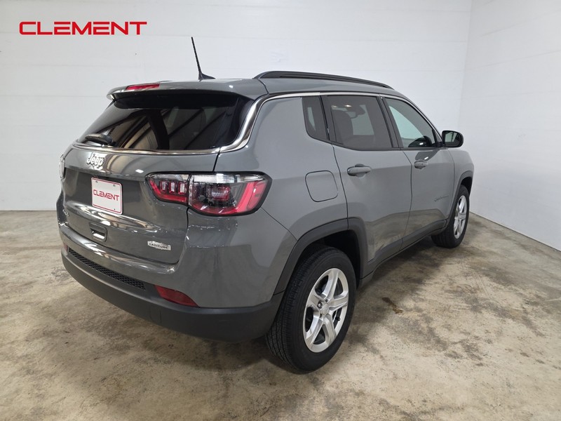 Jeep Compass Vehicle Full-screen Gallery Image 6