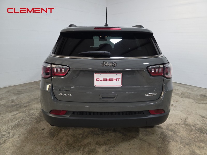 Jeep Compass Vehicle Full-screen Gallery Image 7