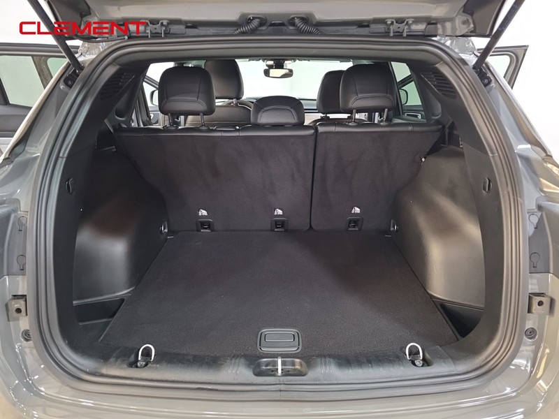 Jeep Compass Vehicle Full-screen Gallery Image 10