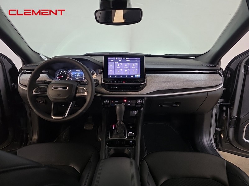 Jeep Compass Vehicle Full-screen Gallery Image 11