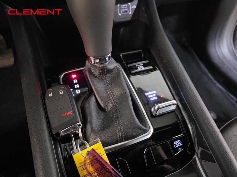 Jeep Compass Vehicle Full-screen Gallery Image 22