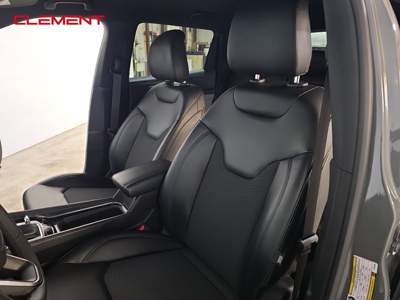 Jeep Compass Vehicle Full-screen Gallery Image 26