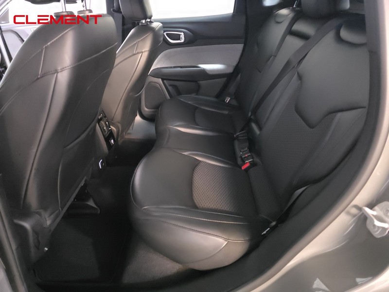 Jeep Compass Vehicle Full-screen Gallery Image 28