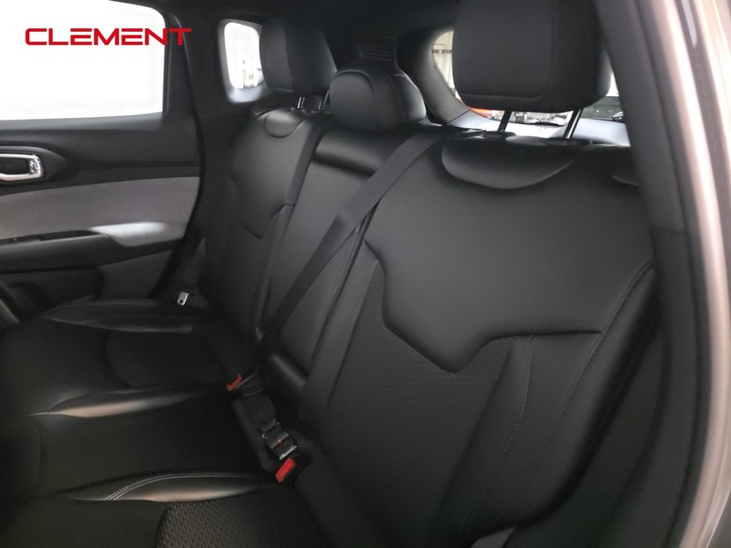 Jeep Compass Vehicle Full-screen Gallery Image 29