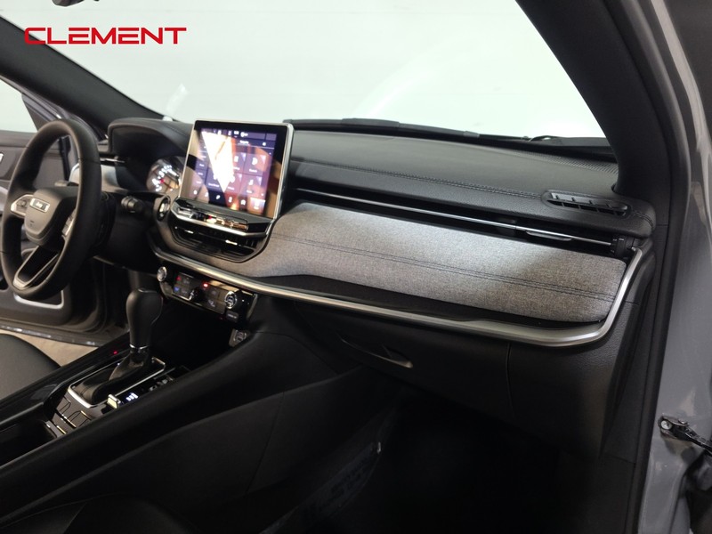 Jeep Compass Vehicle Full-screen Gallery Image 31