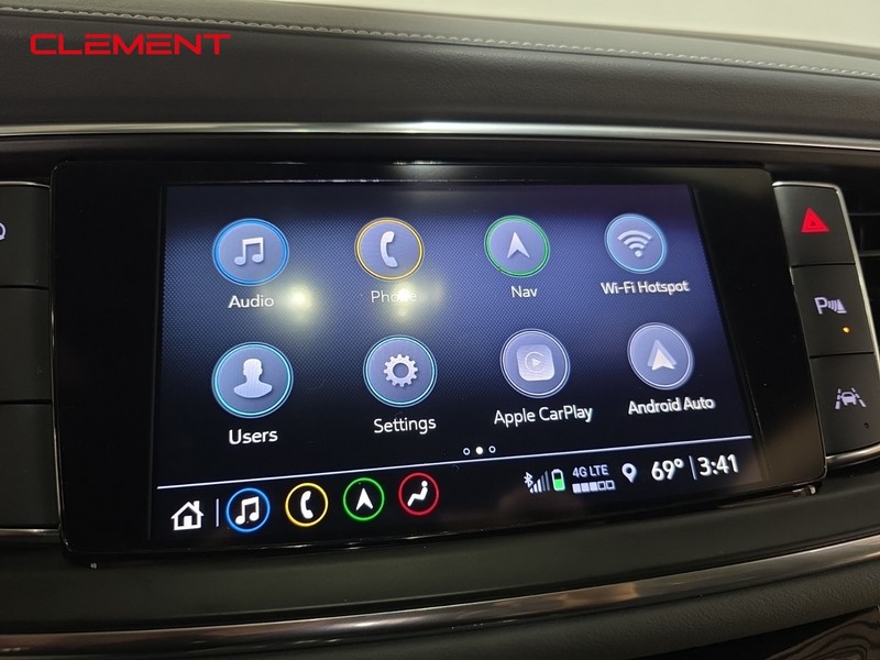 Buick Enclave Vehicle Full-screen Gallery Image 17