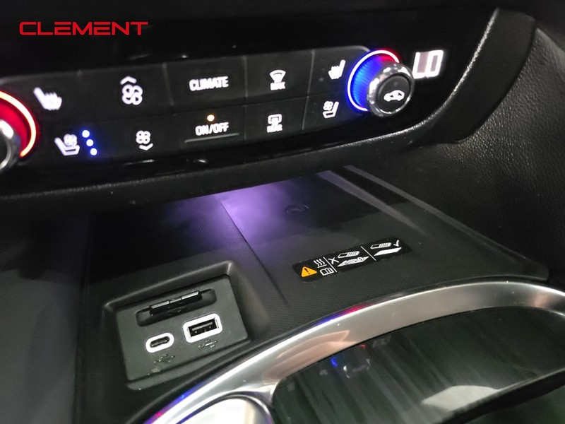 Buick Enclave Vehicle Full-screen Gallery Image 21