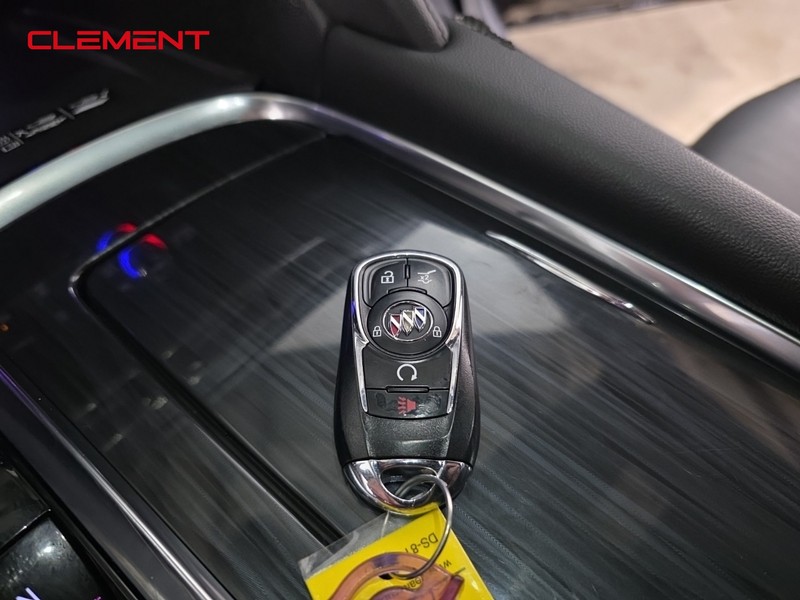 Buick Enclave Vehicle Full-screen Gallery Image 22