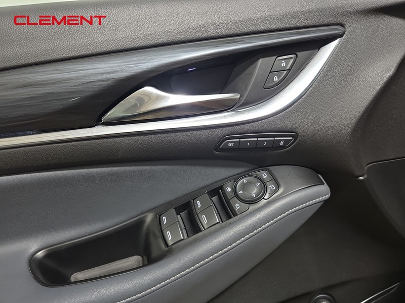 Buick Enclave Vehicle Full-screen Gallery Image 23