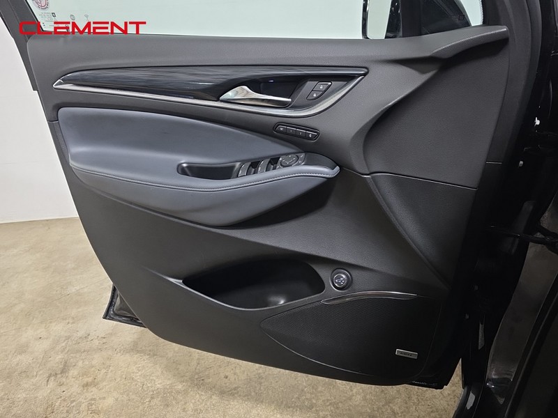 Buick Enclave Vehicle Full-screen Gallery Image 25