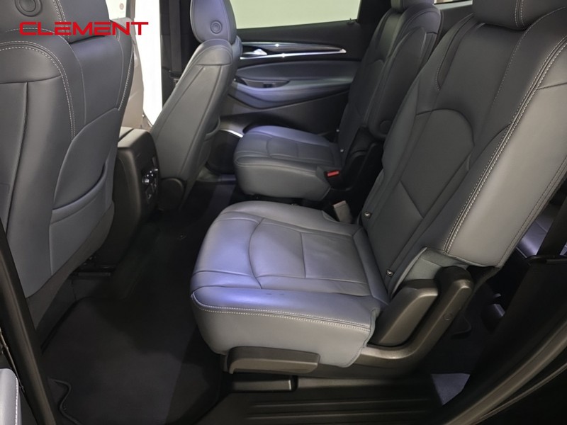 Buick Enclave Vehicle Full-screen Gallery Image 29