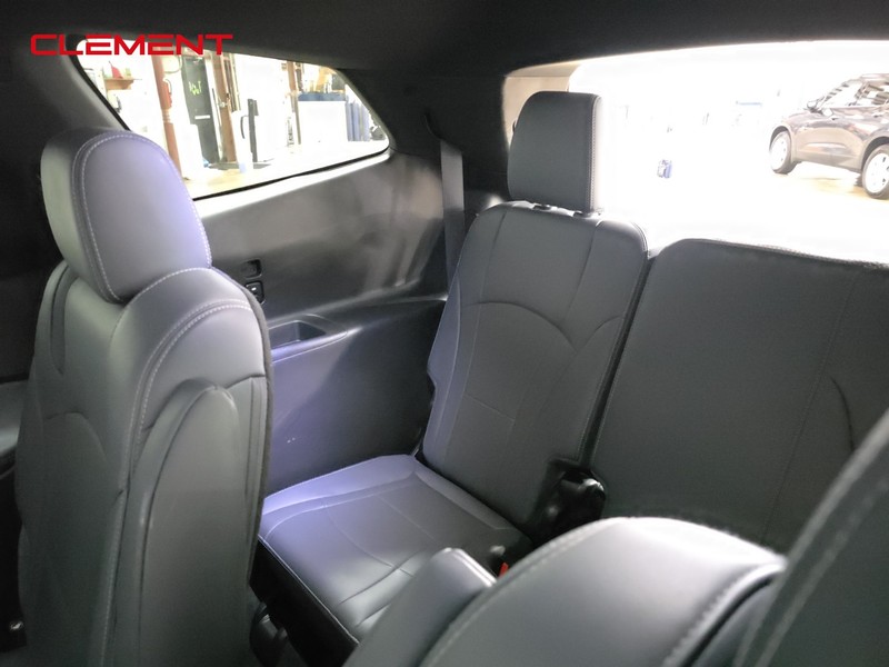 Buick Enclave Vehicle Full-screen Gallery Image 31